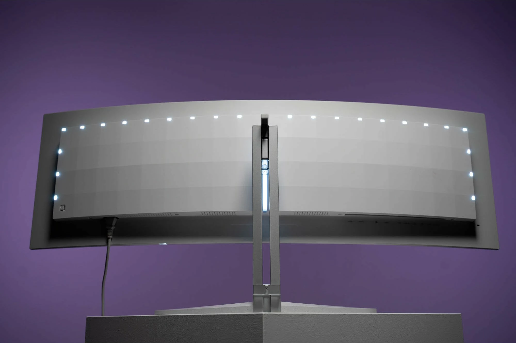 Ultraširok QD-OLED zaslon 49 inč, 5120x1440, 32:9, Ambilight, USB-C - Philips 49M2C8900, bel Ultraširok QD-OLED zaslon 49 inč, 5120x1440, 32:9, Ambilight, USB-C - Philips 49M2C8900, bel