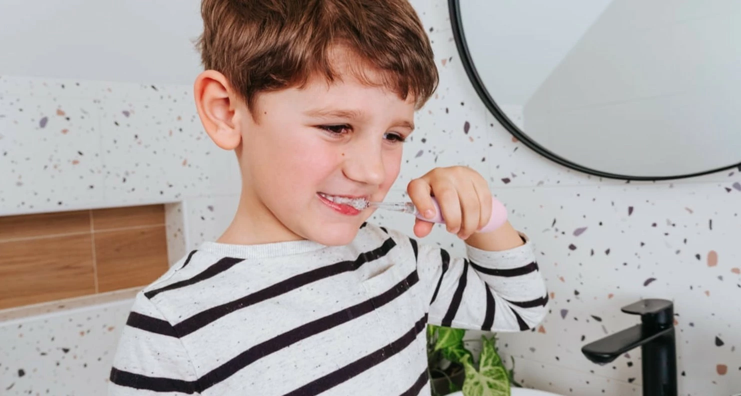 Sonična otroška električna zobna ščetka KIDO SMILE ZK3010 Concept Baby, 1–5 let, roza, komplet s 4 glavami Sonična otroška električna zobna ščetka KIDO SMILE ZK3010 Concept Baby, 1–5 let, roza, komplet s 4 glavami