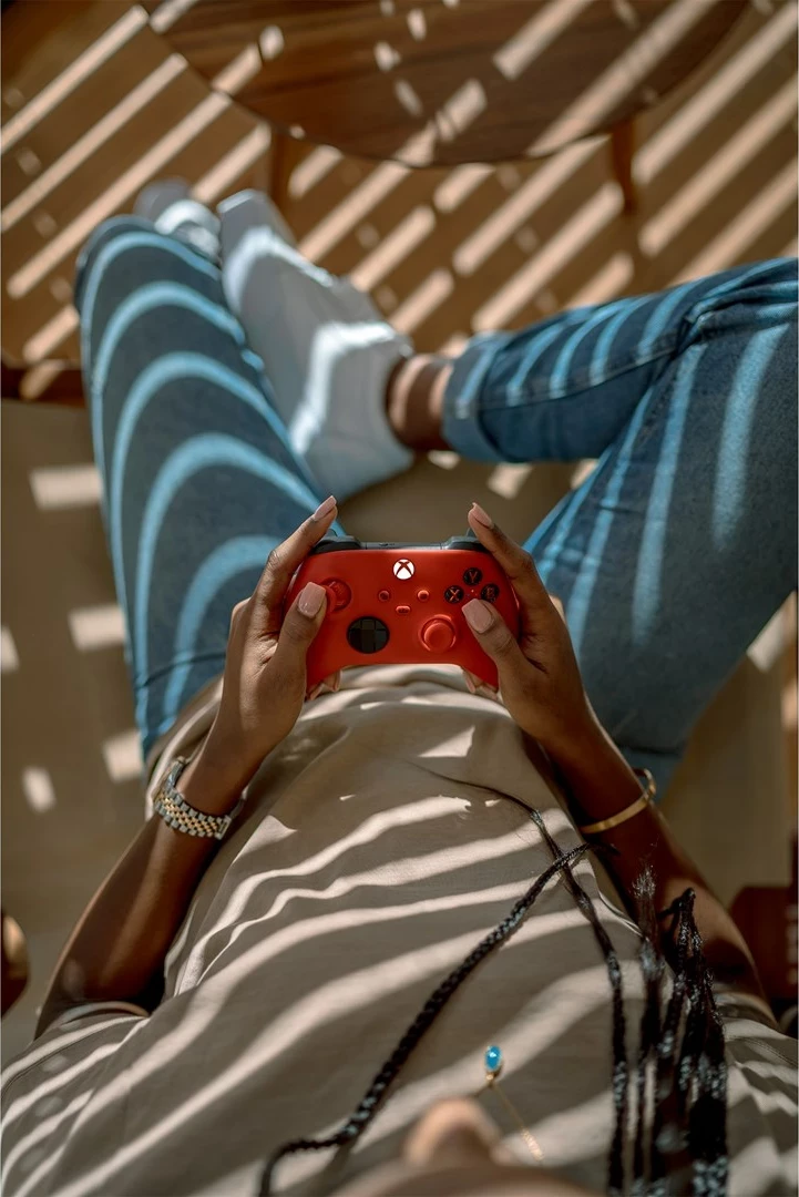 Brezzični igralni kontroler, Microsoft Xbox Wireless Controller QAU-00012, Bluetooth/USB, rdeč