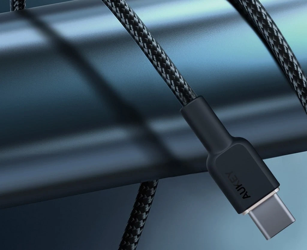 Kabel za hitro polnjenje in prenos podatkov USB-C AUKEY CB-NCC1, 60W, 1 m, črn