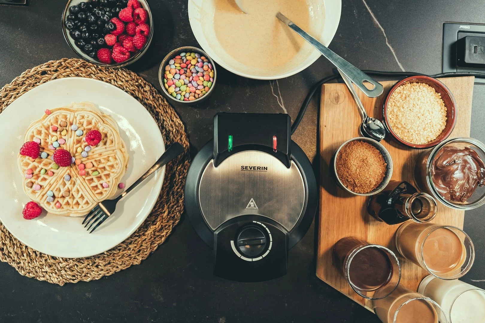 Aparat za vaflje Severin WA 2103, 4 vaflji, 1200 W, inox, črno/srebrn Aparat za vaflje Severin WA 2103, 4 vaflji, 1200 W, inox, črno/srebrn