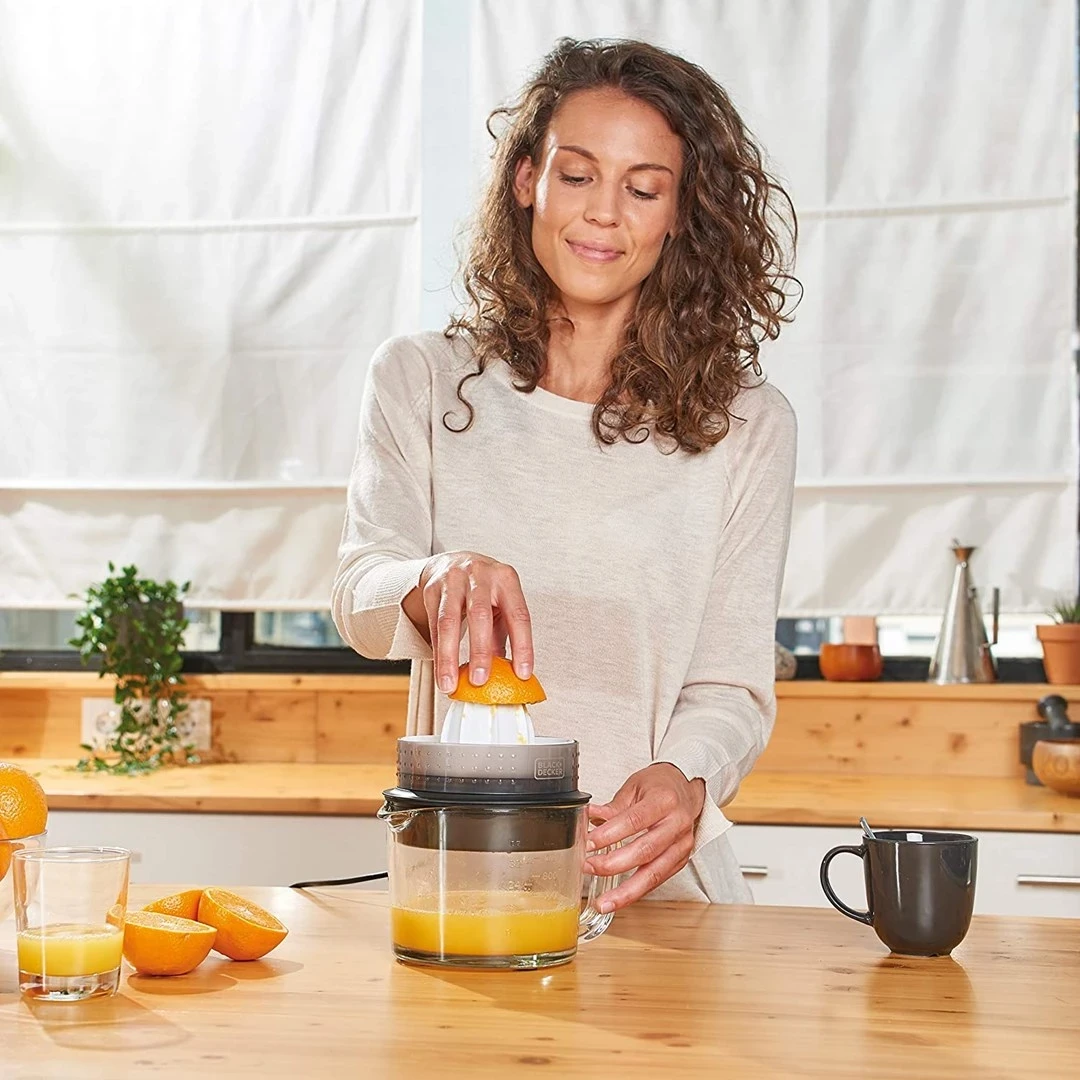 Stiskalnik za citruse Black+Decker BXCJ30E, 30 W, črn