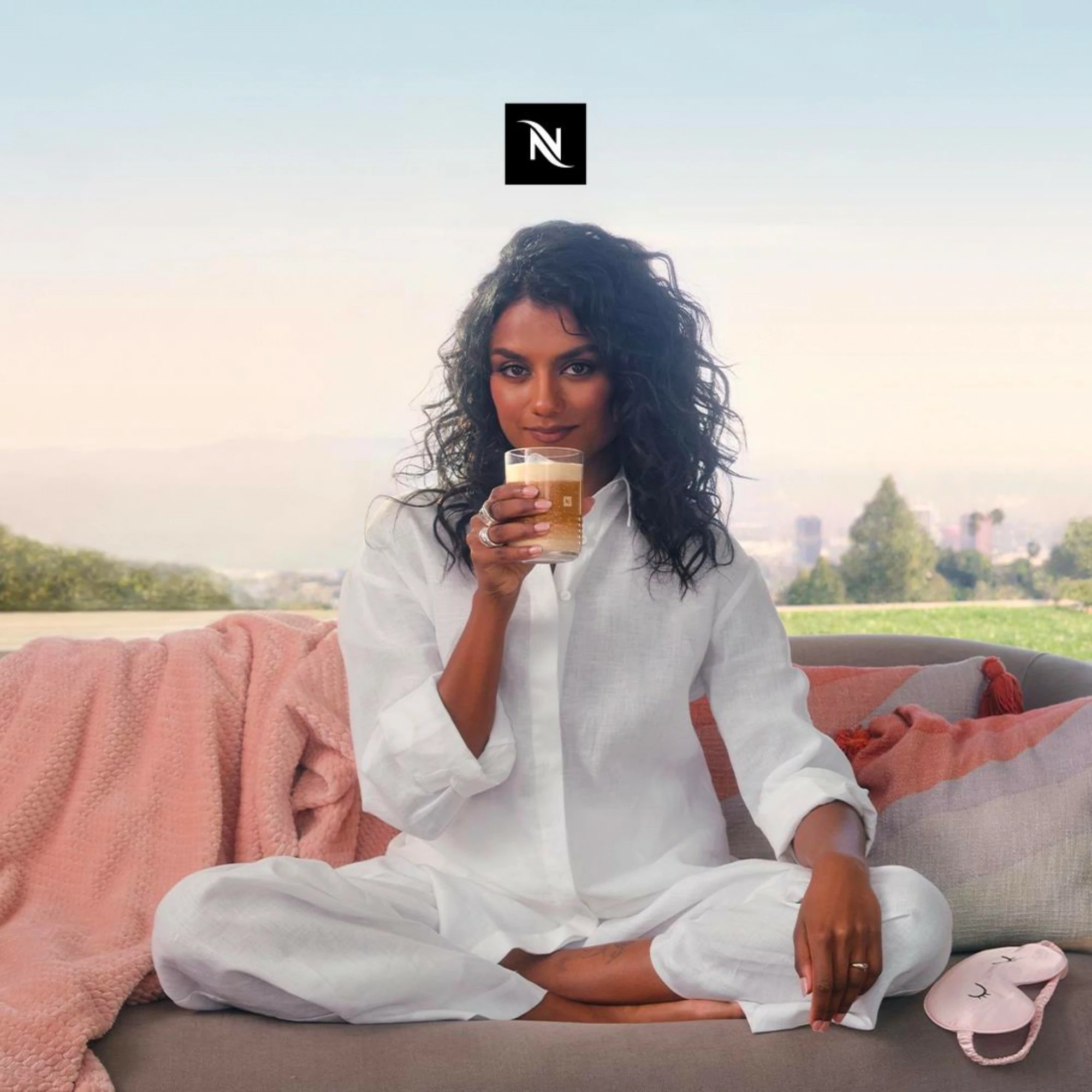 Kavni aparat na kapsule De’Longhi ENV90.B, 0,56 L, 1260 W, črn