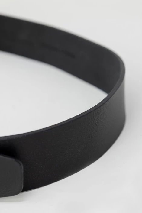 Pas z dodatki Boss, moški, črn