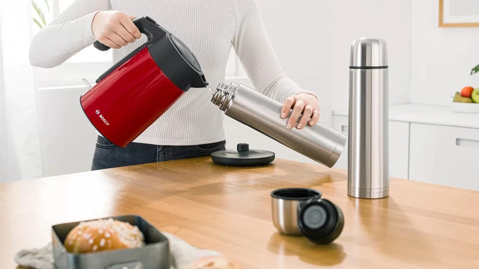 Električni kuhalnik vode Bosch TWK7L464, 1,7 L, 2400 W, rdeč