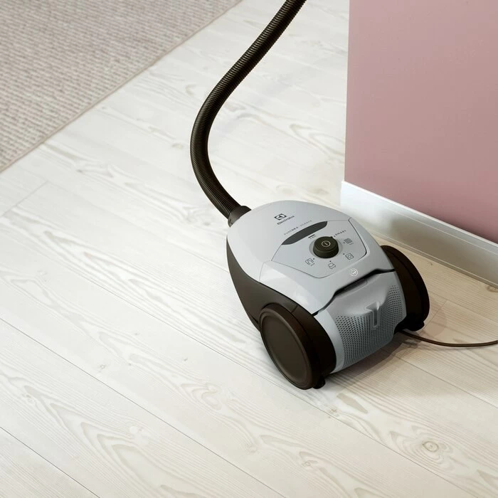 Sesalnik Electrolux Pure D8, 3,5 L, s prtičkom za prah, 600 W, črn