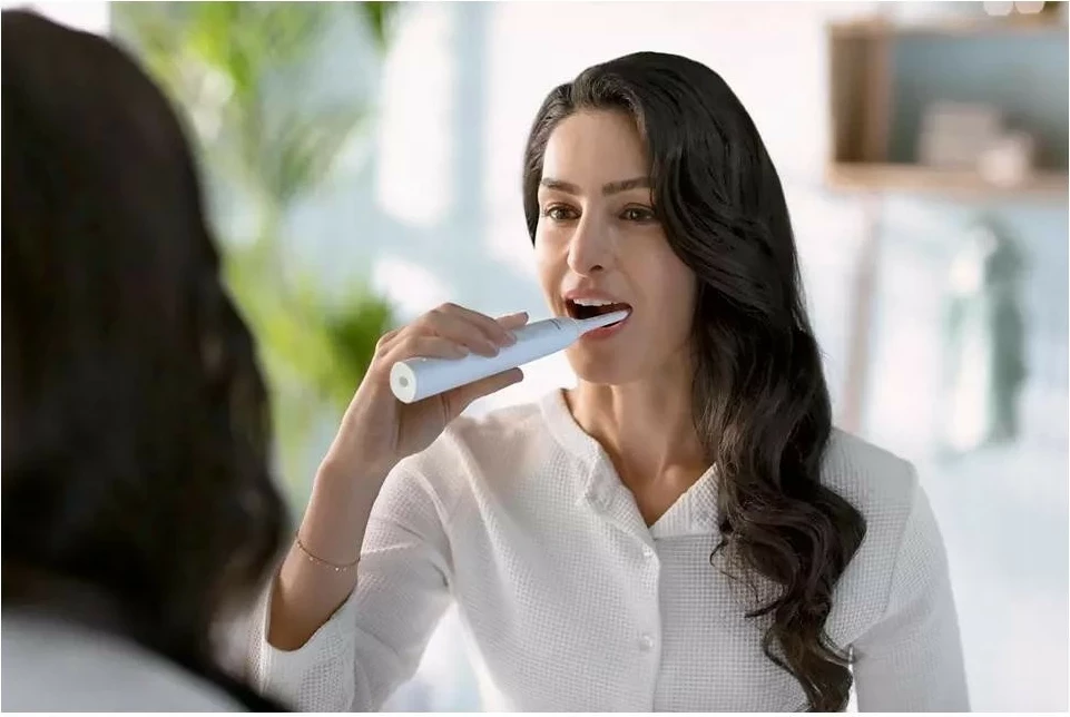 Kotaček za zobno ščetko Philips Sonicare S2 Sensitive HX6054/10, bel Kotaček za zobno ščetko Philips Sonicare S2 Sensitive HX6054/10, bel