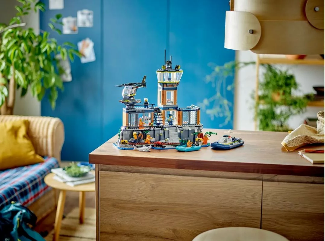 Gradbeni set LEGO City Prison Island 60419, 980 kosov, plastika