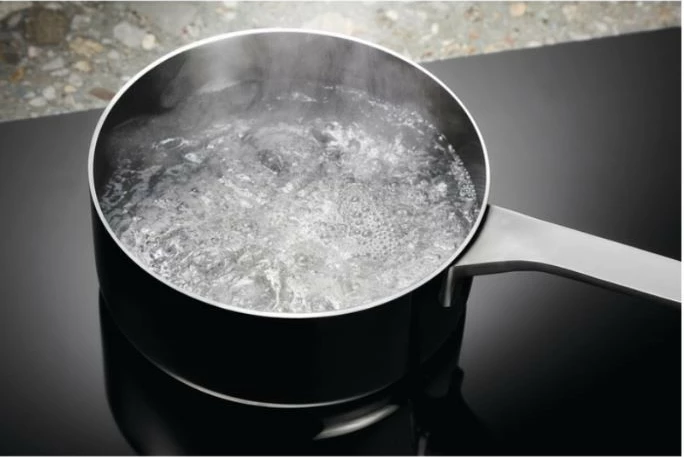 Indukcijska kuhalna plošča Electrolux LIV63431BK, 60 cm, črna