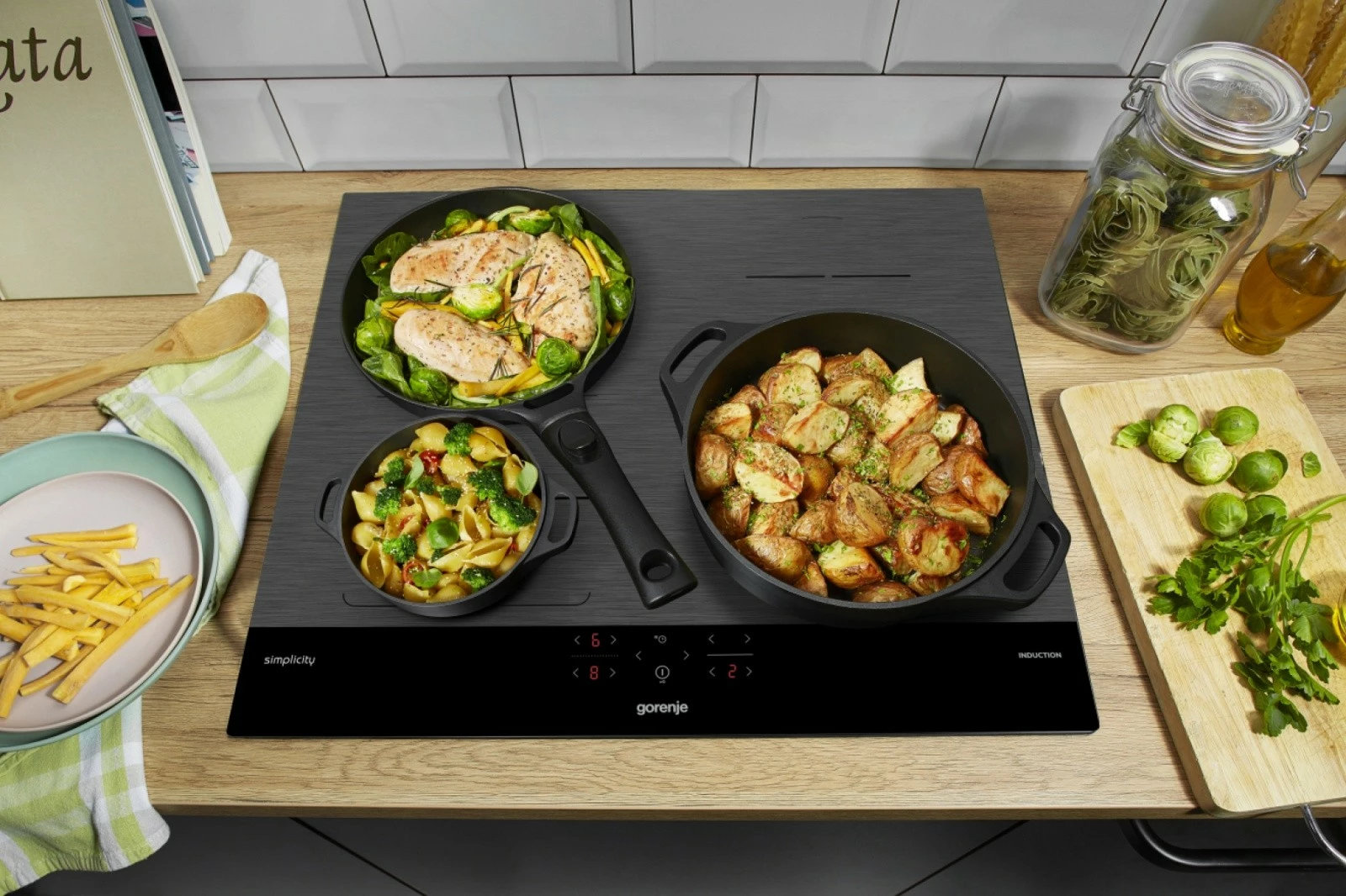 Indukcijska kuhalna plošča Gorenje GI6421SYB, 4 cona, črna