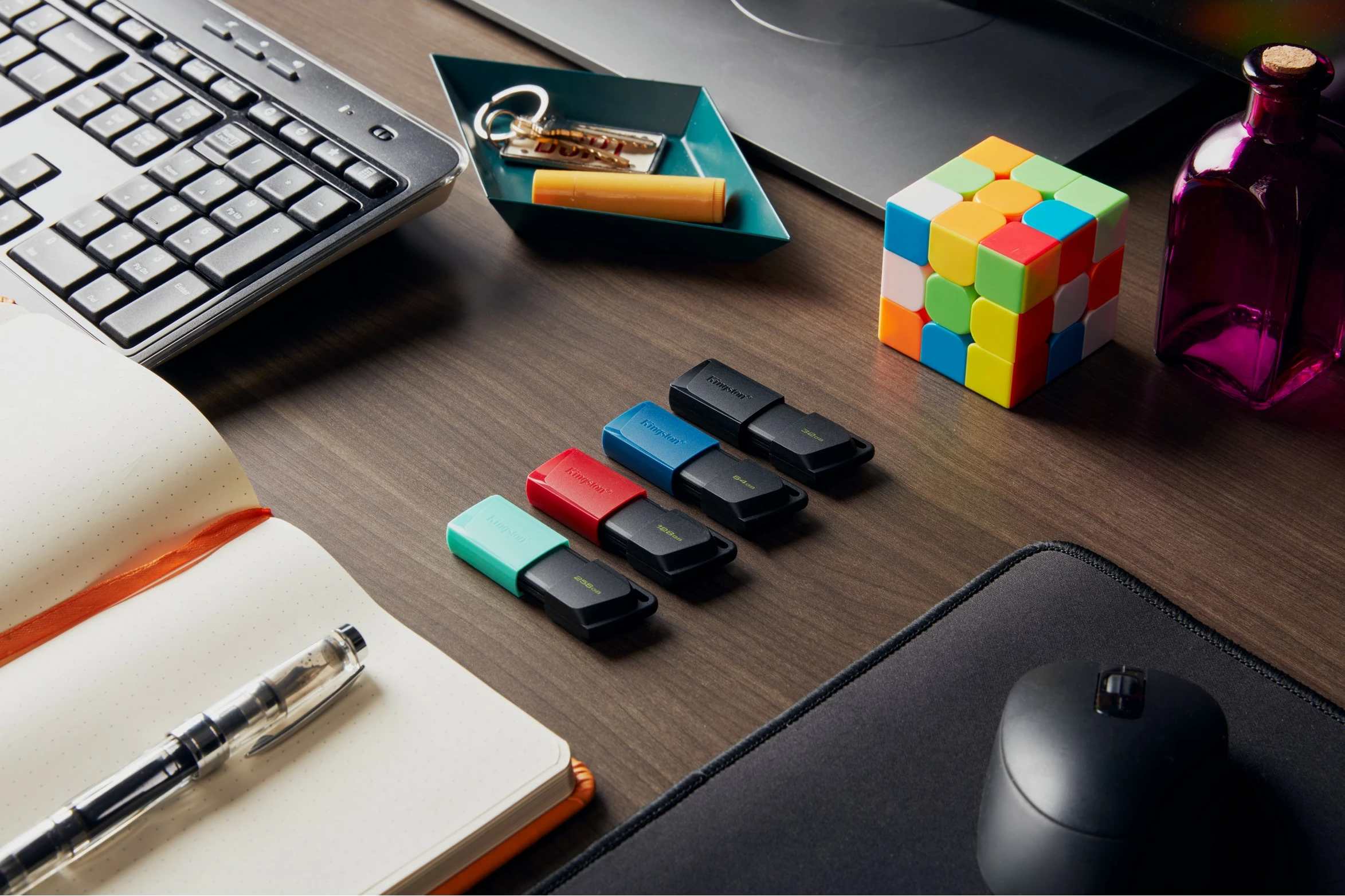 USB-pomnilnik 128 GB, Kingston DataTraveler Exodia M, USB 3.2, črn + rdeč