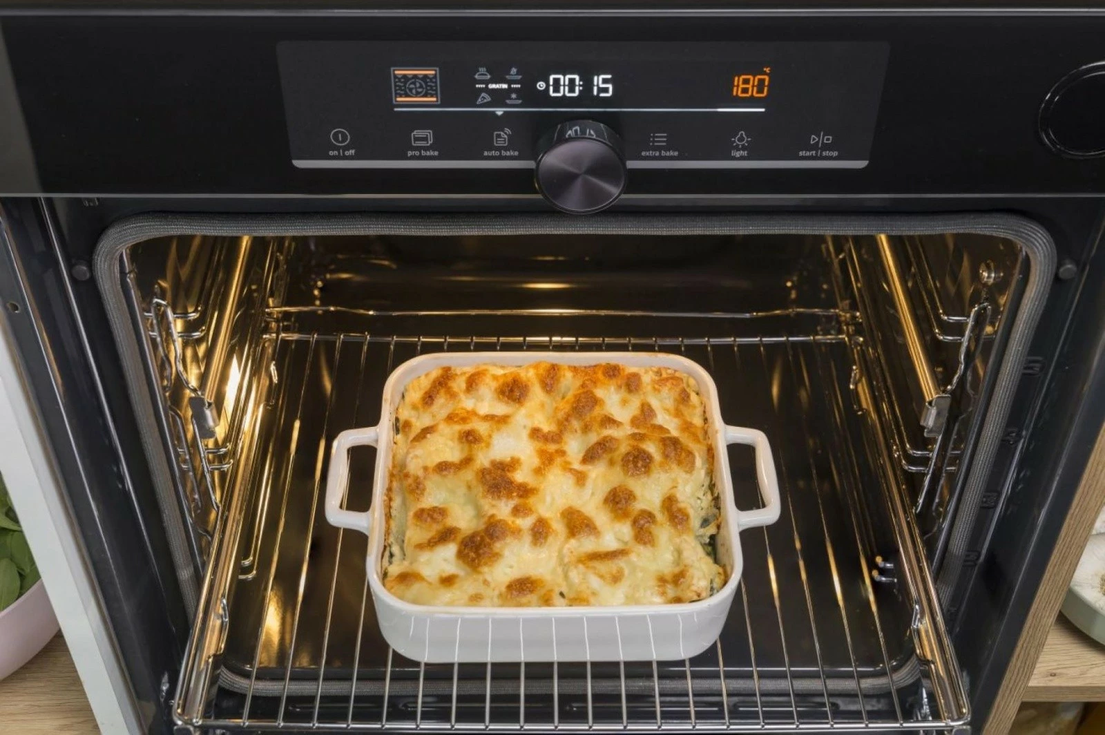 Pečica Gorenje BSA6747A04X, 77 L, inox, A+