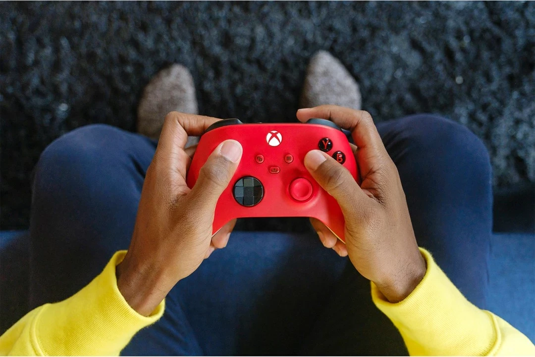 Brezzični igralni kontroler, Microsoft Xbox Wireless Controller QAU-00012, Bluetooth/USB, rdeč