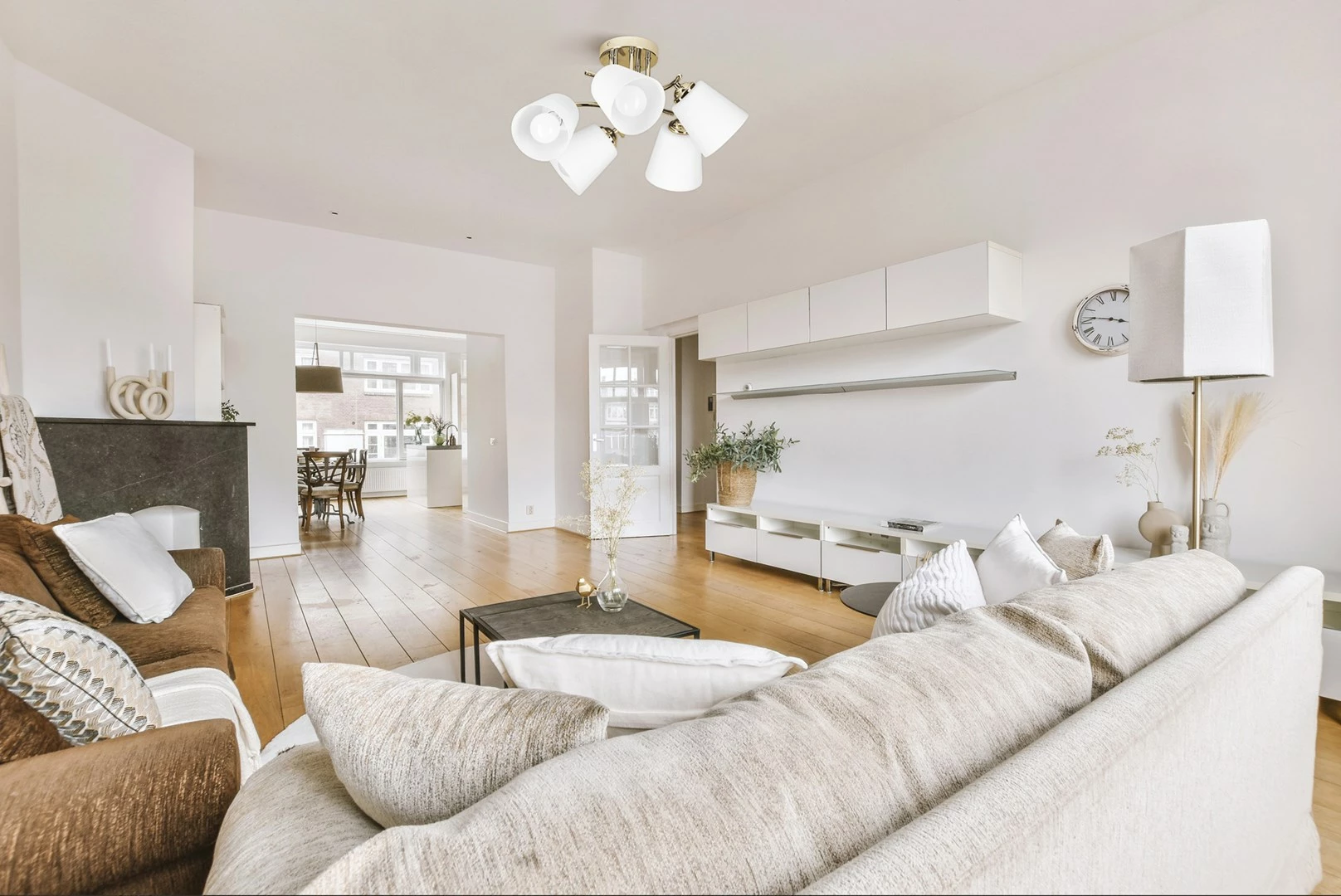 Stropna svetilka z 5 lučmi Activejet AJE-EMILY 5P, E27, kovina, bela