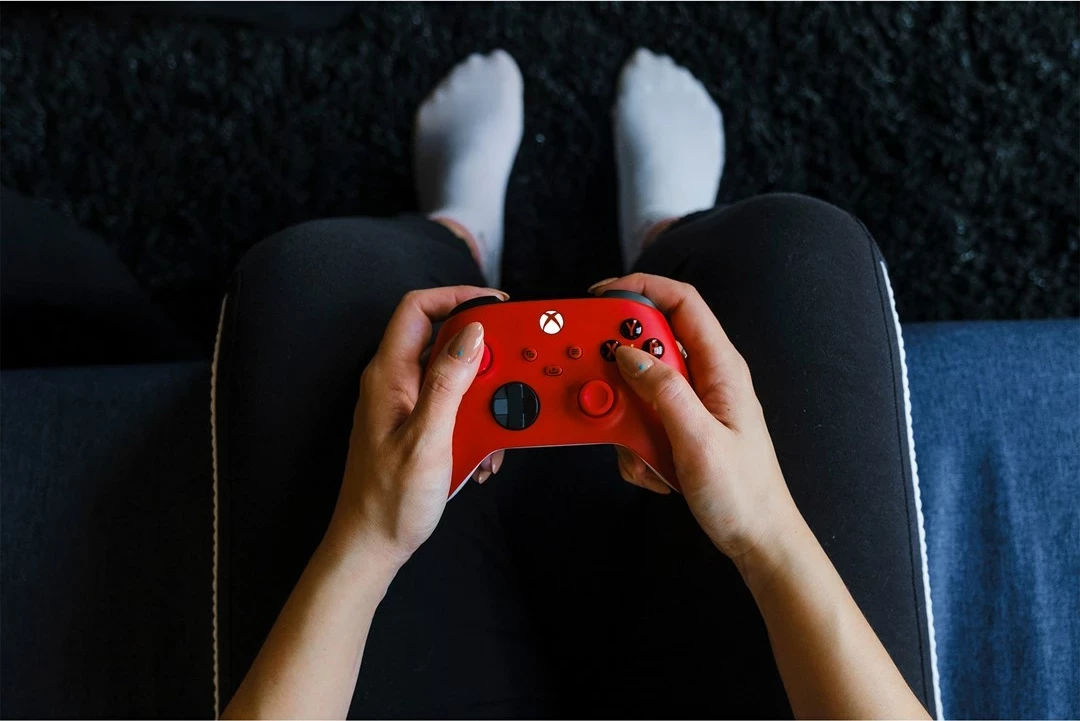 Brezzični igralni kontroler, Microsoft Xbox Wireless Controller QAU-00012, Bluetooth/USB, rdeč