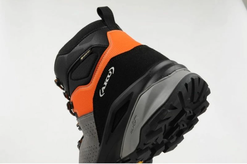 Trek čevlji Aku za moške, črno-oranžno-sivi