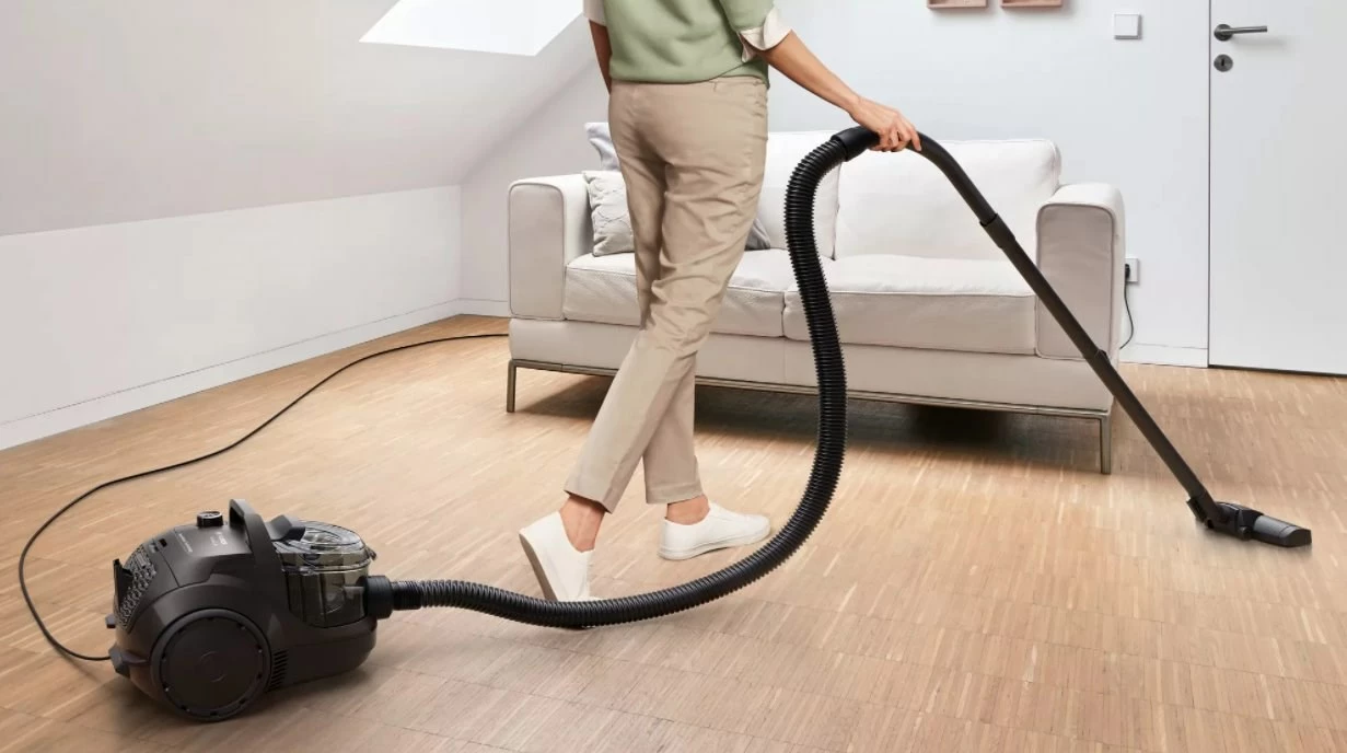 Vakum za tla Bosch BGC21X300, 550 W, črn