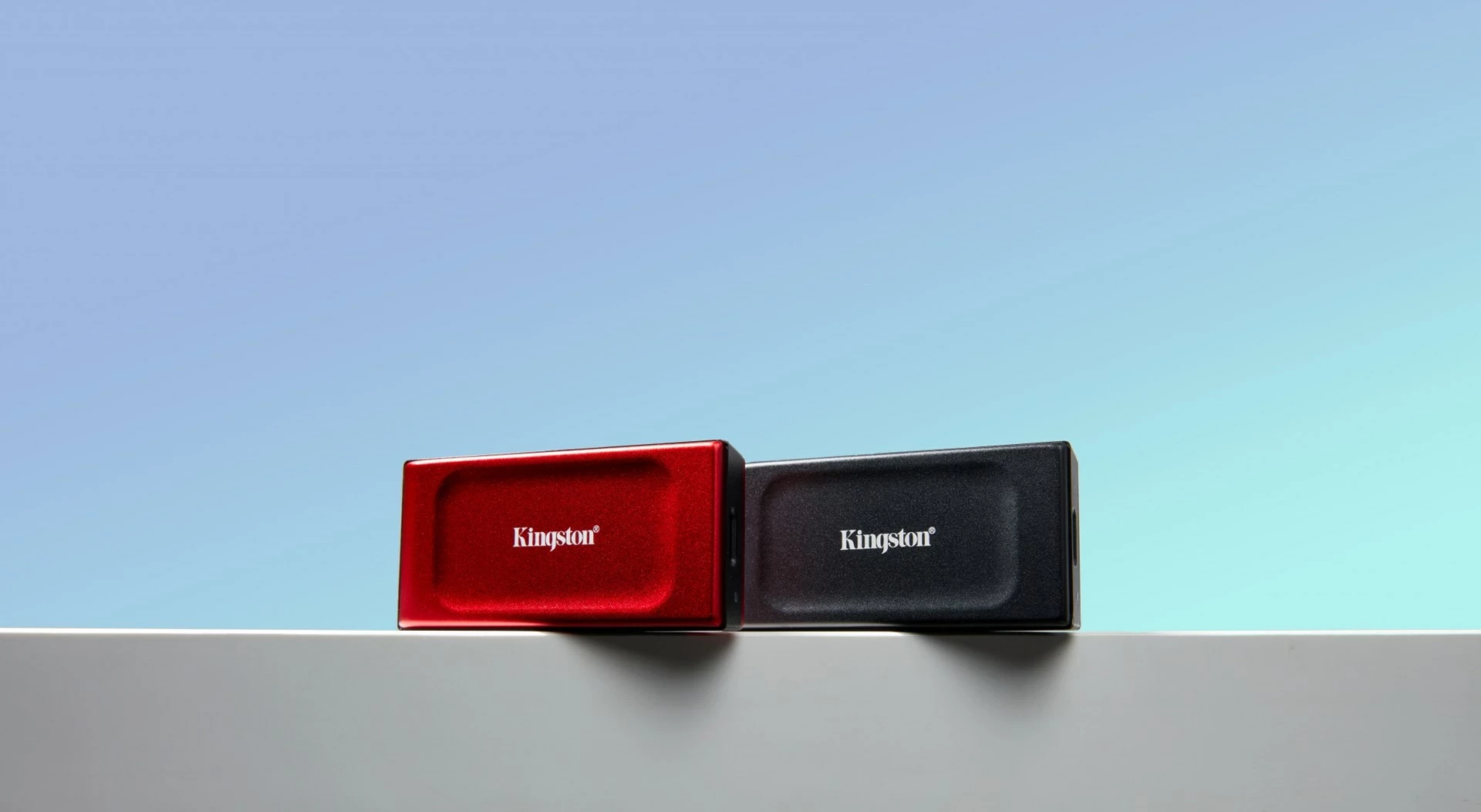 Zunanji SSD disk Kingston XS1000, 1TB, USB 3.2 Gen 2, rdeč