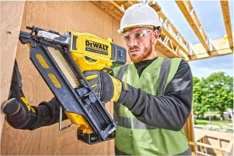 Pištola za žeblje DeWalt DCN930N-XJ, 18V, črna