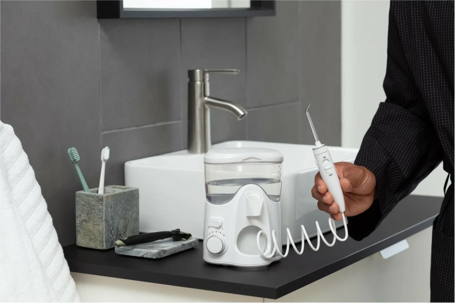 Irigator za zobe Waterpik WF-150, 651 ml, 6 nastavkov, bel