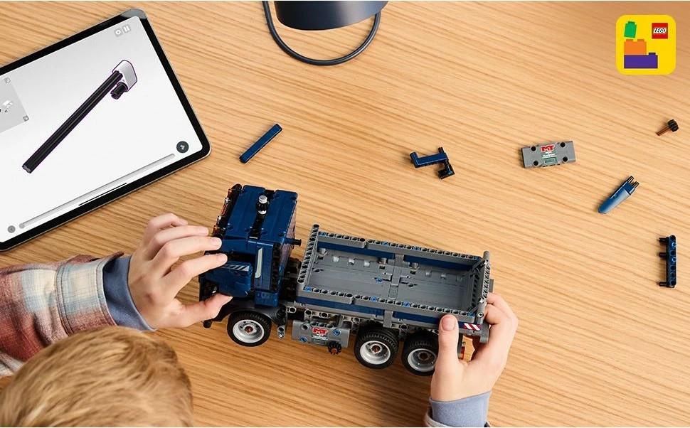 Gradbeni komplet LEGO Technic premetni tovornjak, 462 kosov, večbarven