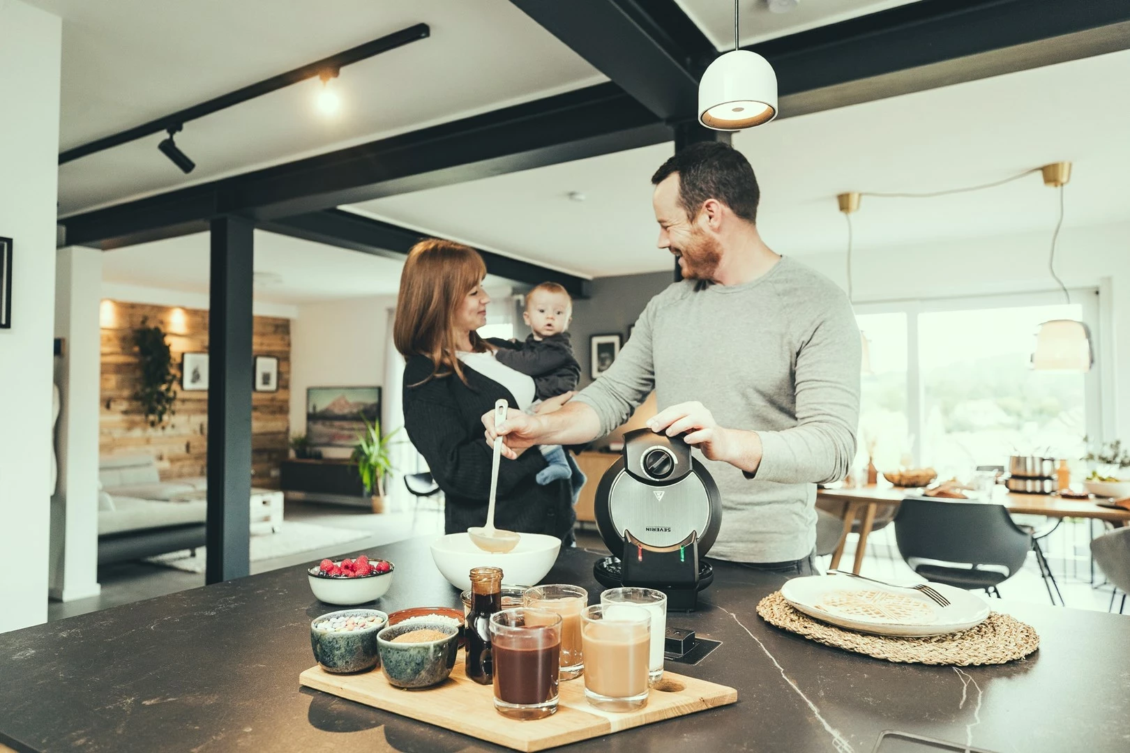 Aparat za vaflje Severin WA 2103, 4 vaflji, 1200 W, inox, črno/srebrn Aparat za vaflje Severin WA 2103, 4 vaflji, 1200 W, inox, črno/srebrn