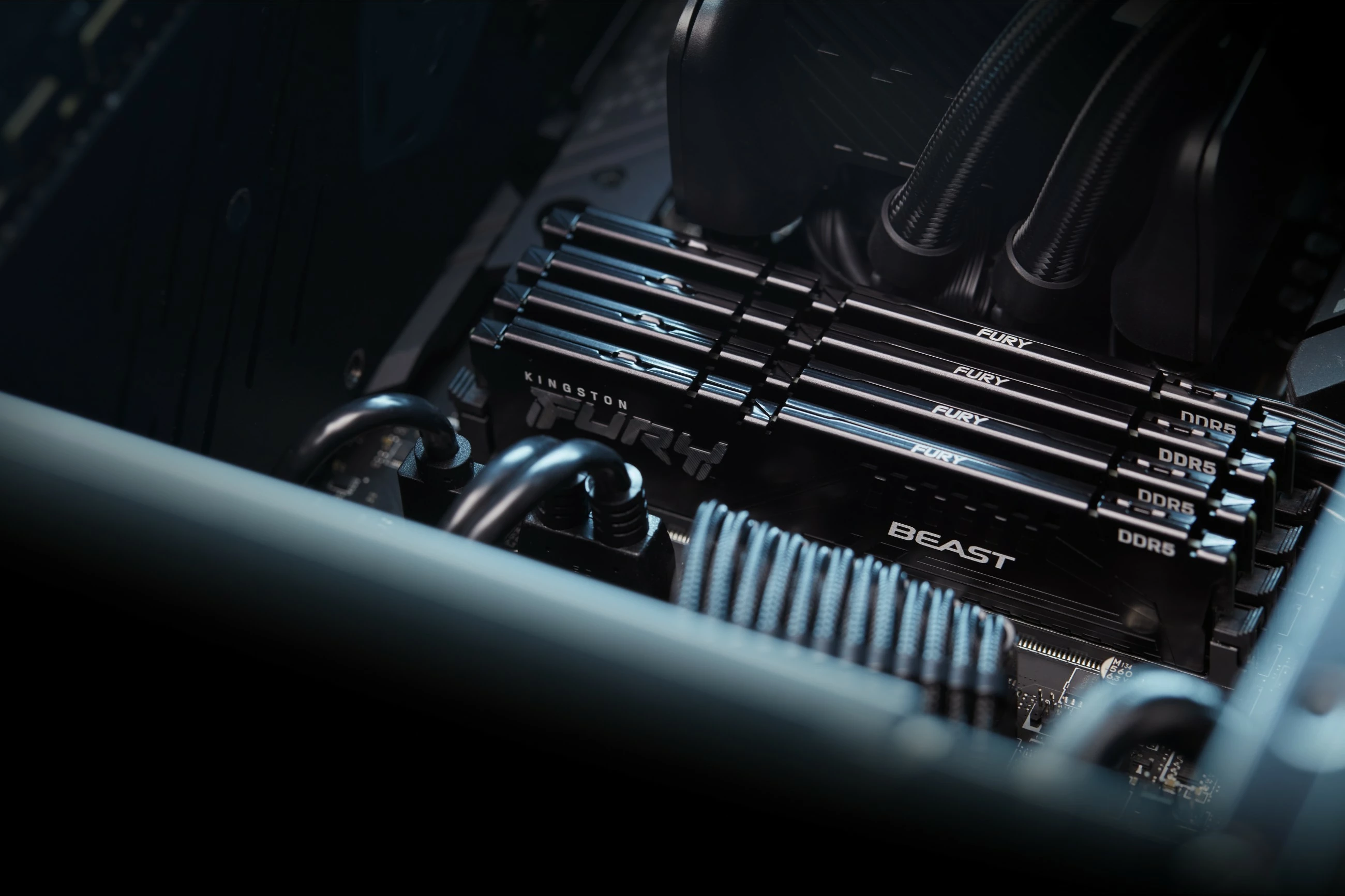 RAM pomnilnik Kingston FURY Beast 32GB 6000MT/s DDR5 CL30 DIMM, črn