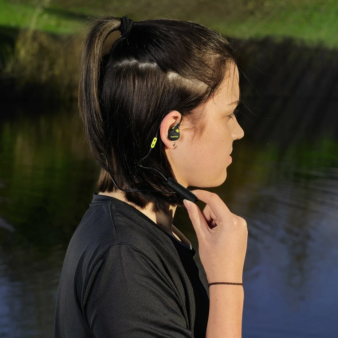 Športne brezžične slušalke z mikrofonom Hama Freedom Athletics II, Bluetooth 5.3, črno/rumene