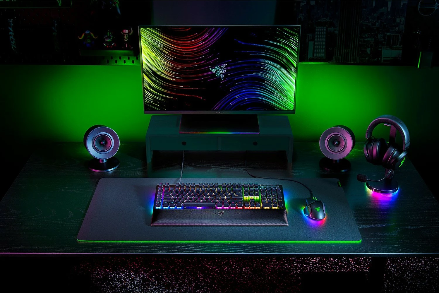 Mehanska tipkovnica Razer BlackWidow V4, Green Switch, RGB, polna velikost, QWERTY, črna