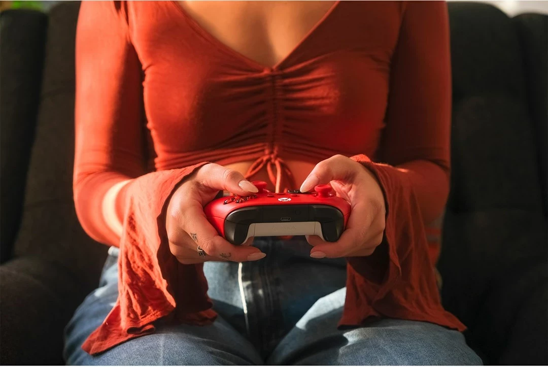 Brezzični igralni kontroler, Microsoft Xbox Wireless Controller QAU-00012, Bluetooth/USB, rdeč