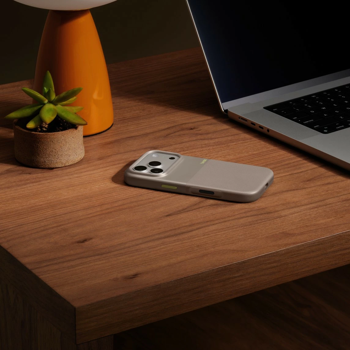 Ovitek za telefon z MagSafe in upravljanjem kamere, Beats Rugged za iPhone 17 Pro, alpengrau