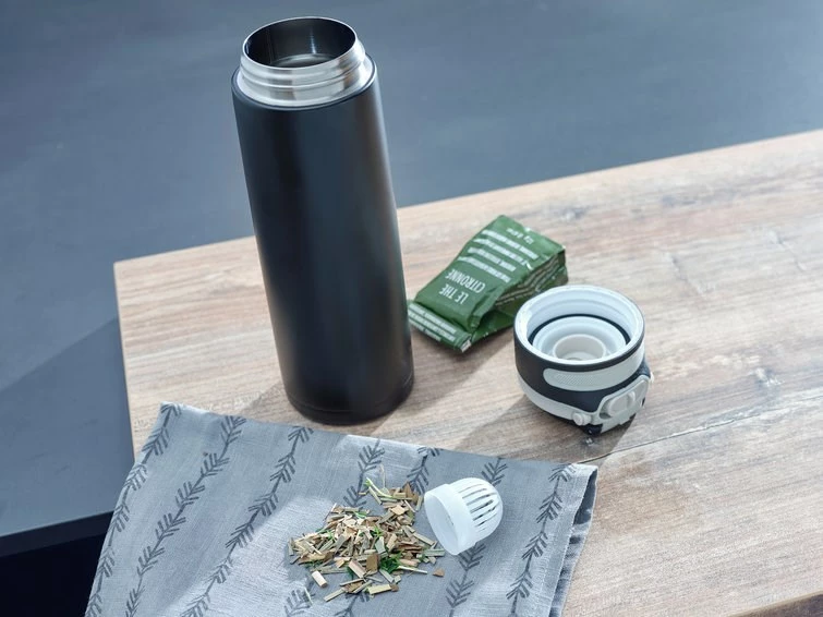 Potovalni termo kozarec Leifheit 3271, 600 ml, črn