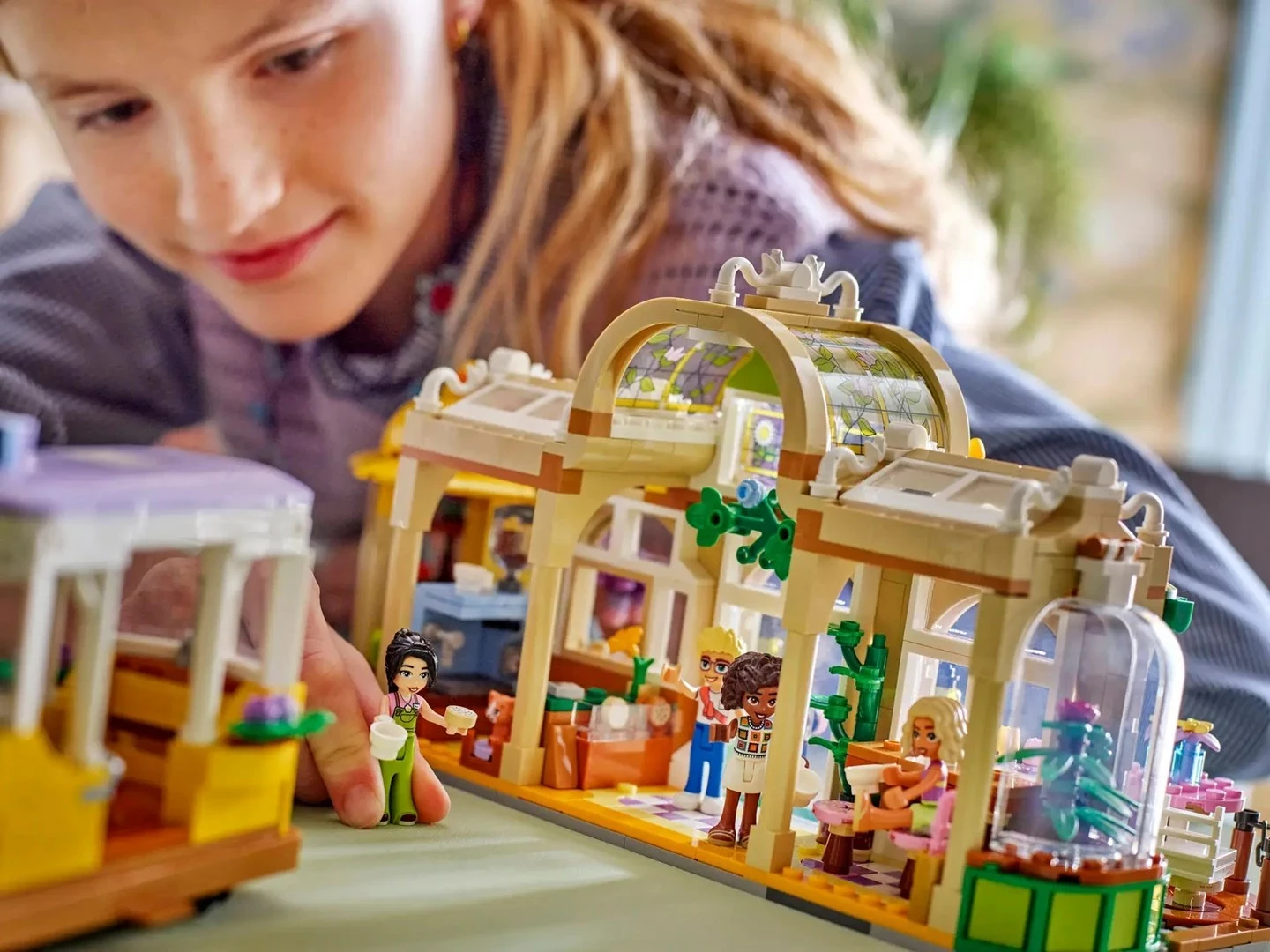 Set za gradnjo Plant Café & Flower Shop LEGO Friends 42671, 1138 kosov, za otroke 9+ let