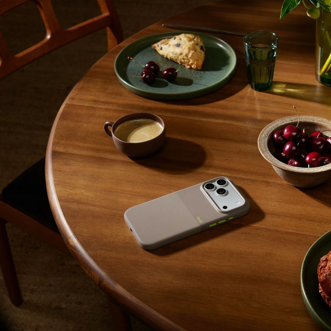 Ovitek za telefon Beats Rugged za iPhone 17 Pro Max z MagSafe, alpengrau