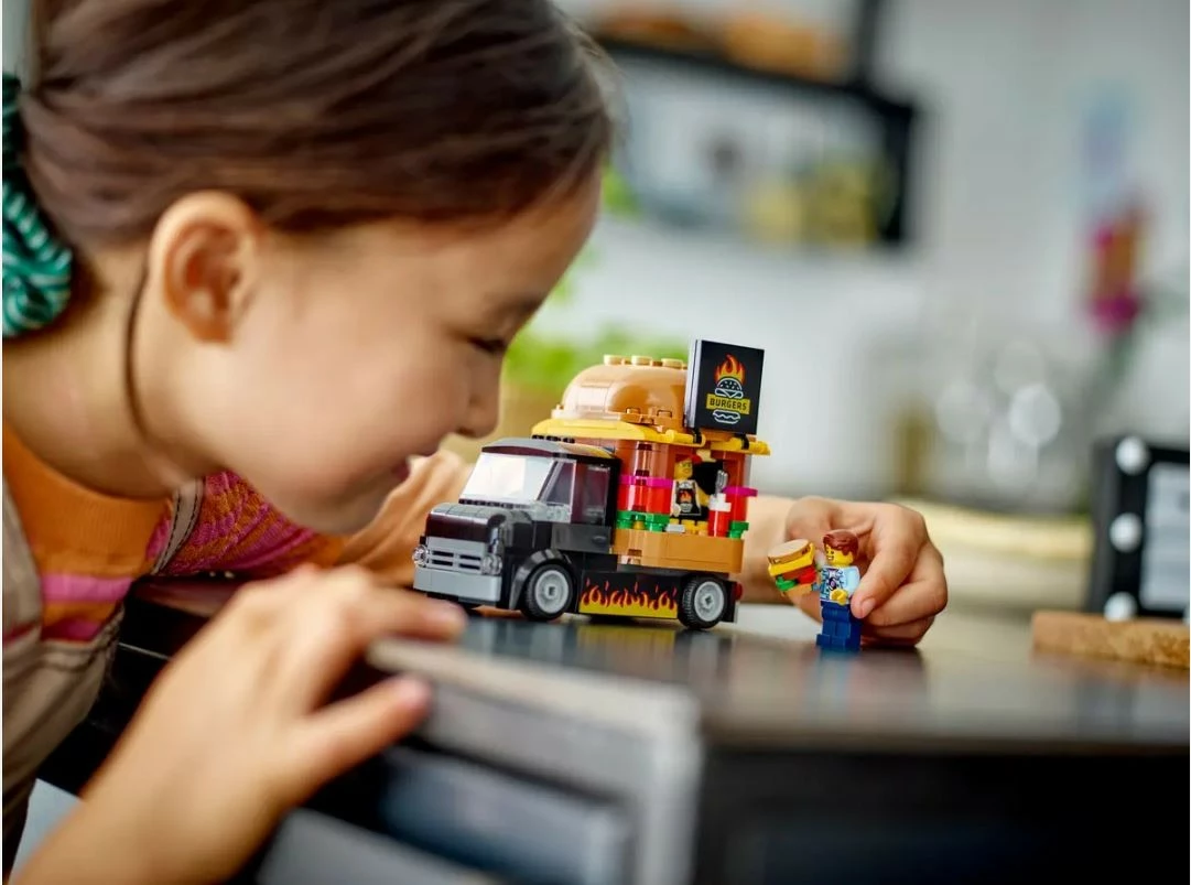 Kamion s hamburgerji, LEGO City 60404, 194 delov, plastika