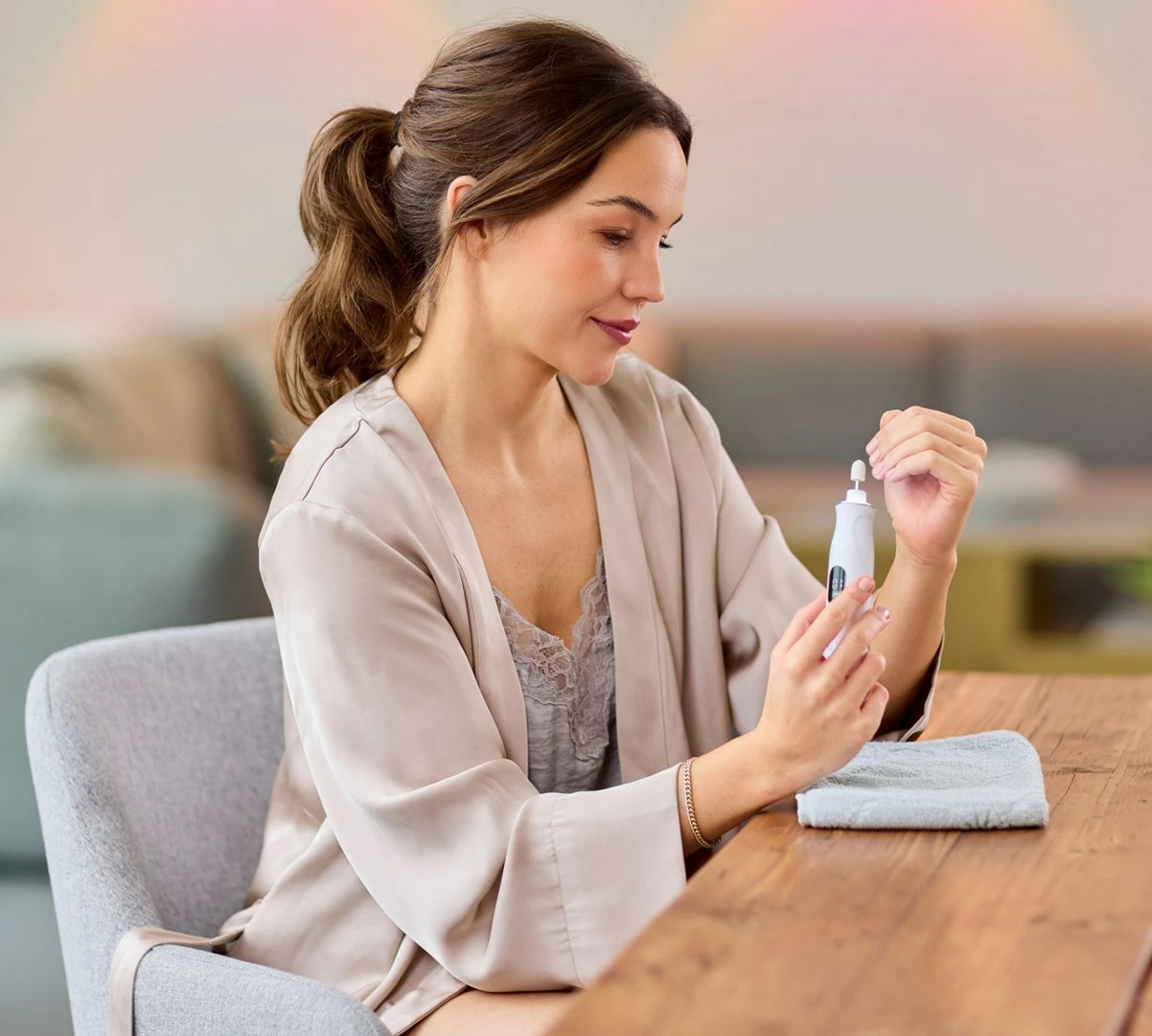 Naprava za manikuro/pedikuro Medisana MP 940, 1500 mAh, bela, z 10 zamenljivimi glavami