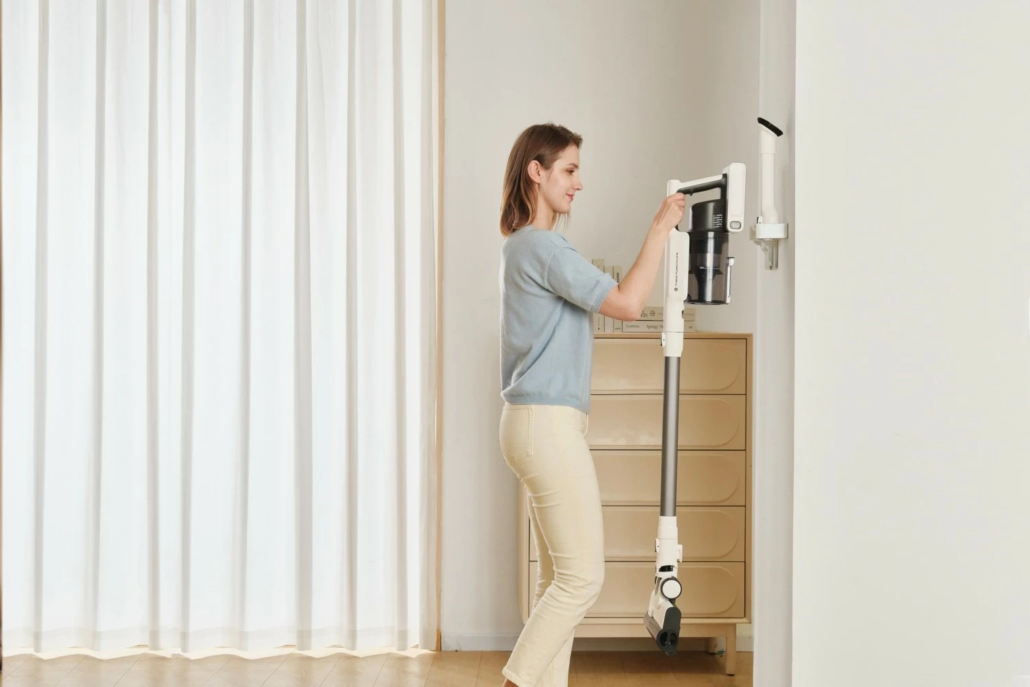 Brezžični sesalnik Tineco A30S PLUS, bel-siv