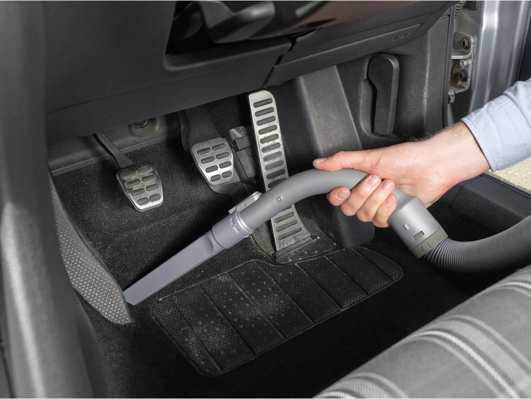 Ročni električni sesalnik za avto Black & Decker PD1200AV, sivo/oranžen