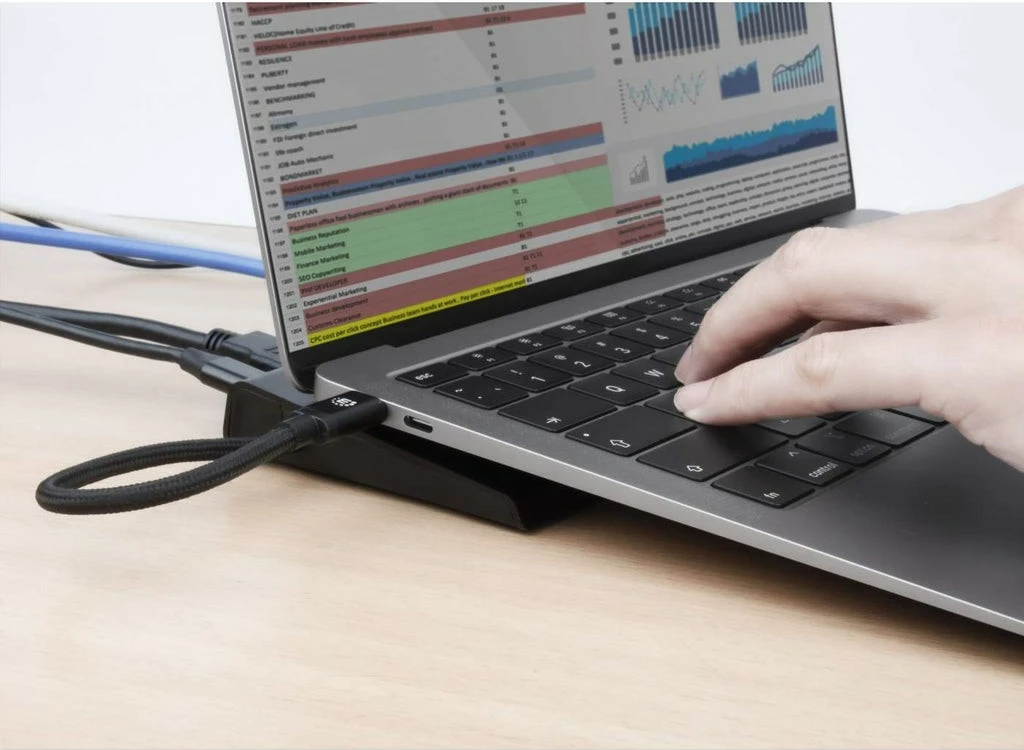 Docking postaja USB-C 11-v-1, 4K, 3 monitorji, MANHATTAN, črna