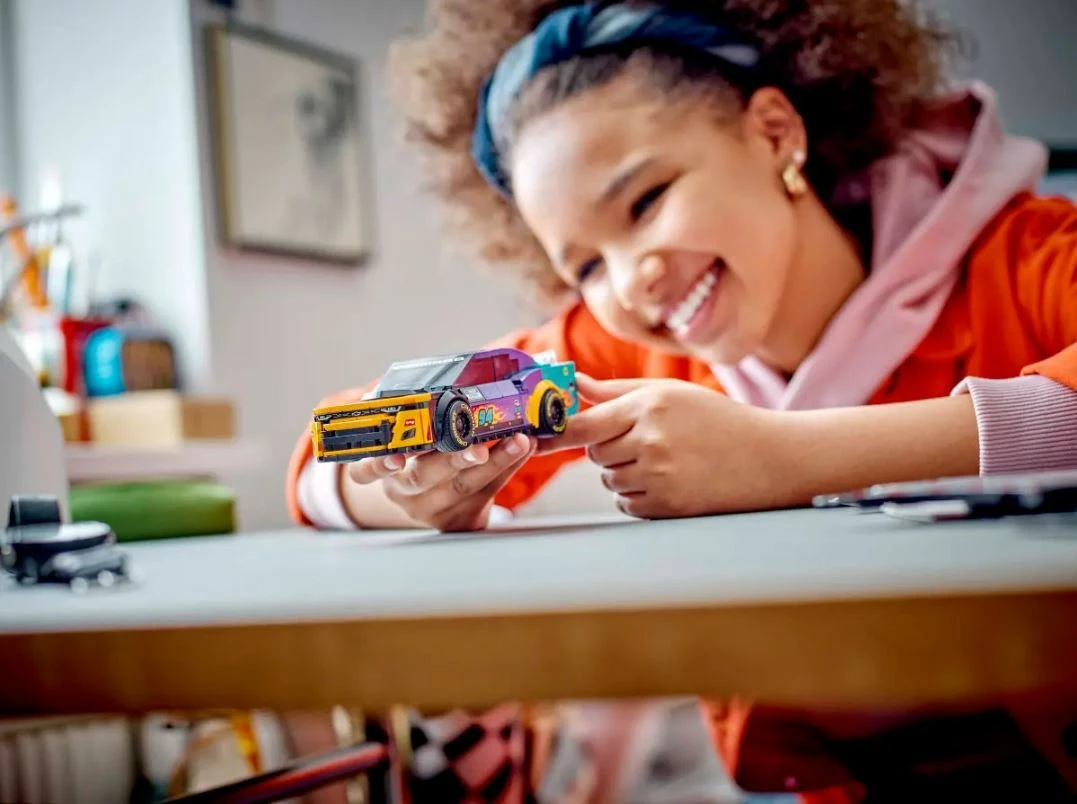 Dirkalni komplet LEGO Speed Champions NASCAR Next Gen Chevrolet Camaro ZL1, 328 kock, za otroke 9+ let, večbarven