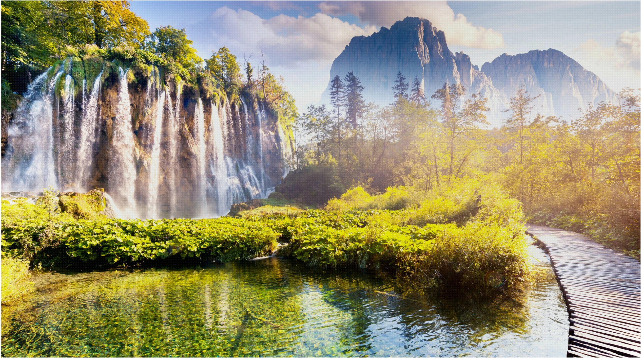 Velik zaslon Samsung DS IE015A, 640x360 pikslov, kontrast 6000:1