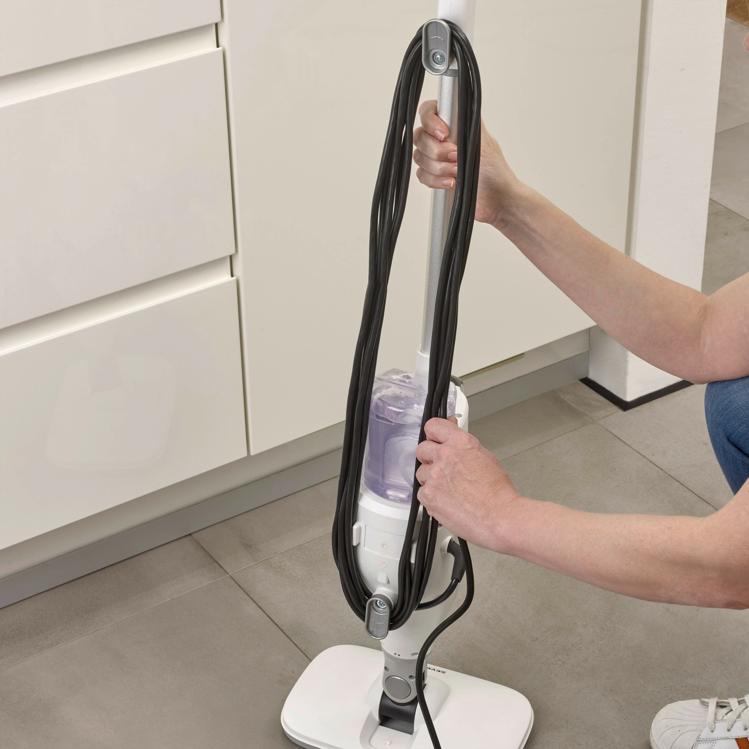 Sesalnik brez vrečke Severin SC 7145, suh in mokro čiščenje, bel