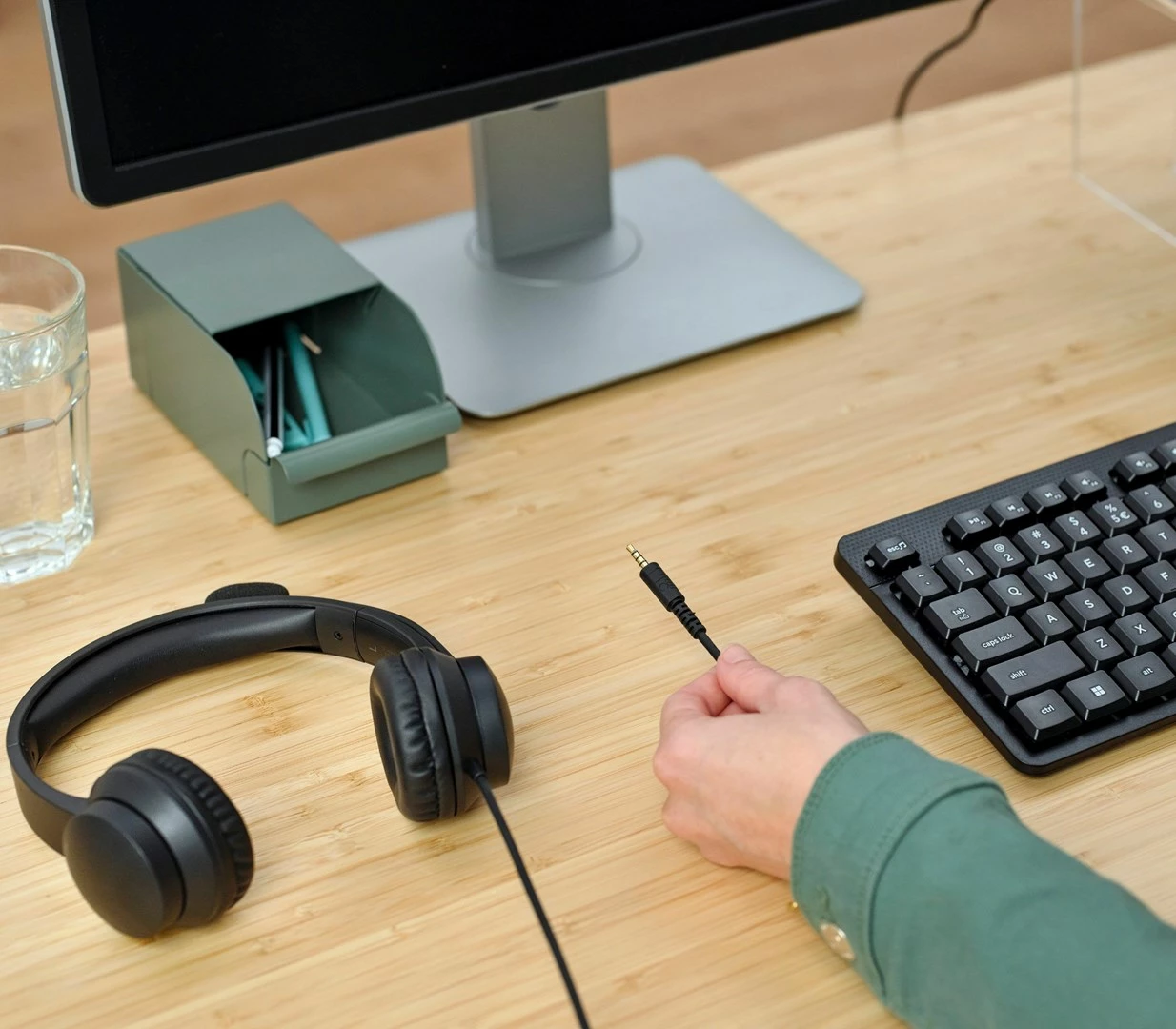 Naglavne slušalke z mikrofonom, z žico, za pisarno/klicni center Trust HS-150, črne