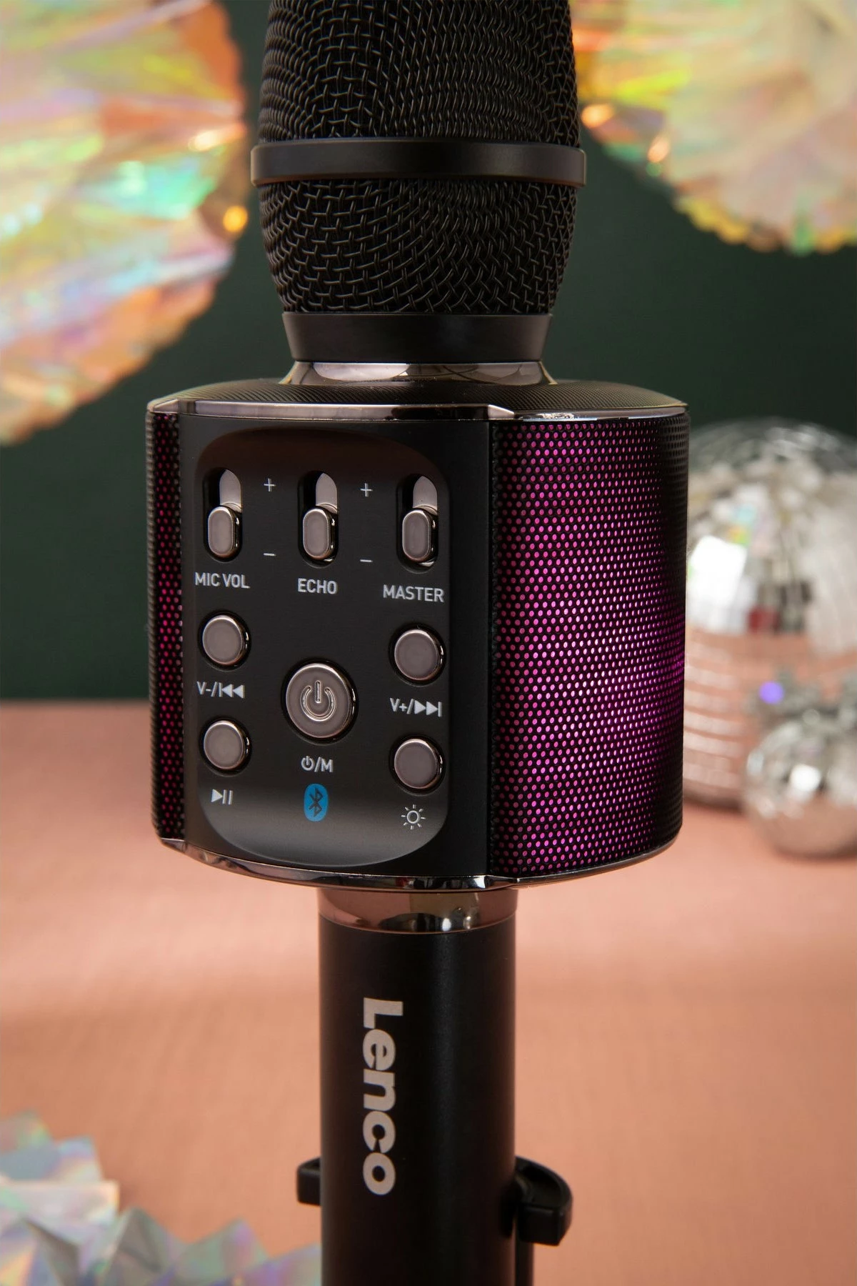 Karaoke mikrofon z vgrajenim zvočnikom Lenco BMC-090, Bluetooth, črn Karaoke mikrofon z vgrajenim zvočnikom Lenco BMC-090, Bluetooth, črn