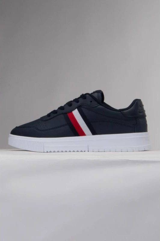 Čevlji Tommy Hilfiger za moške, temno modri