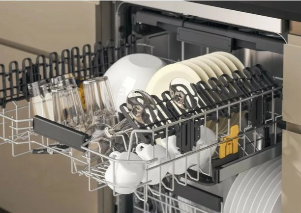 Pomivalni stroj, Whirlpool W7FHP33X, 15 kompletov, inox, samostoječ