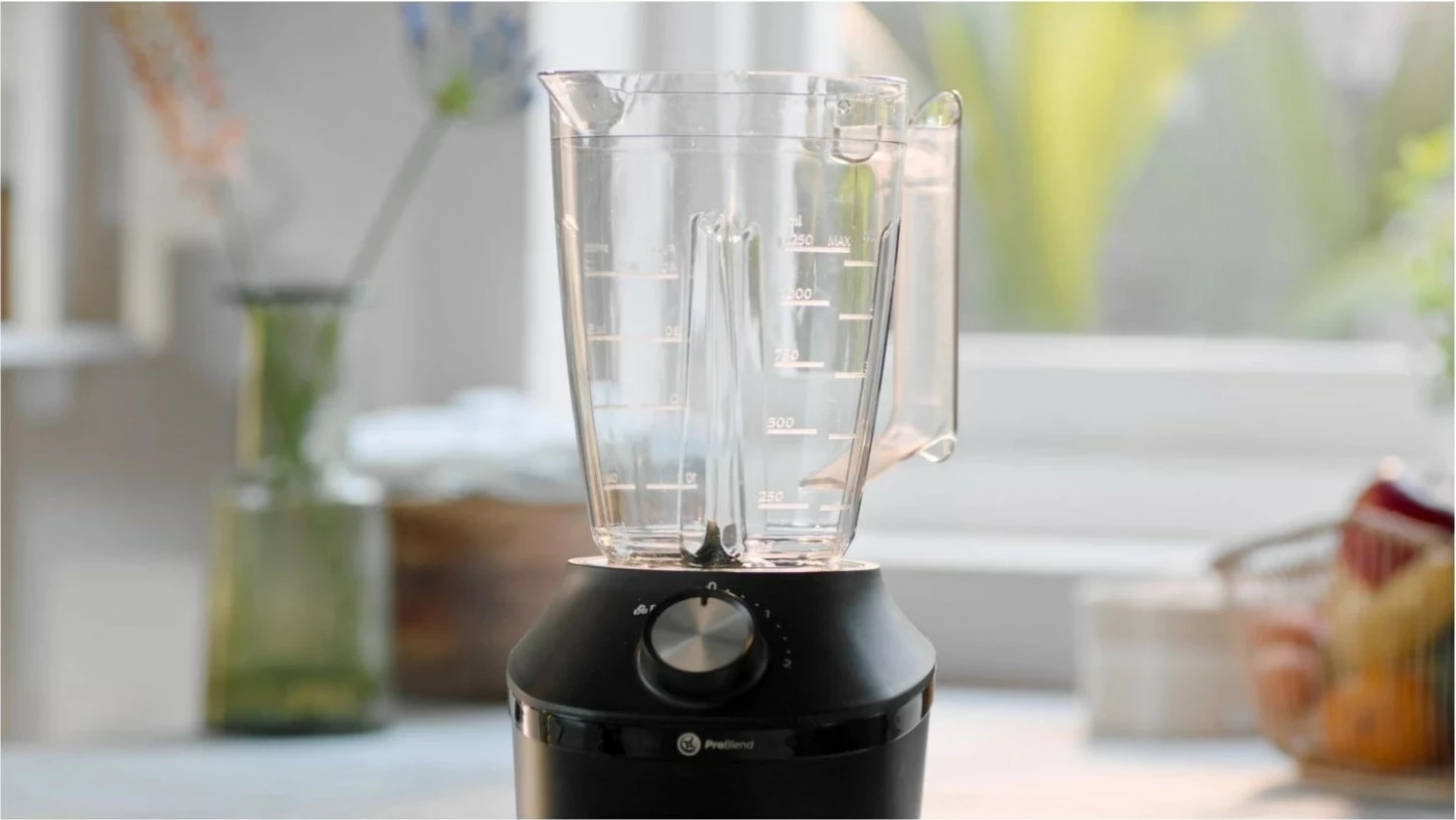 Blender 3000 Series, 2 l, črn — Philips HR2291/01 Blender 3000 Series, 2 l, črn — Philips HR2291/01