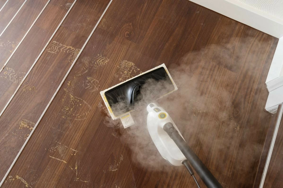 Parni čistilec Karcher SC1 Multi & Up, 1300 W, 200 ml, bel, s kompleti nastavkov