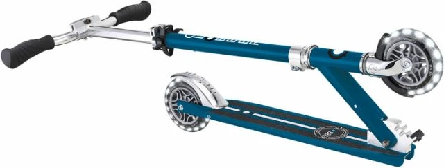 Lahkoten skiro z lučkami Globber, za otroke