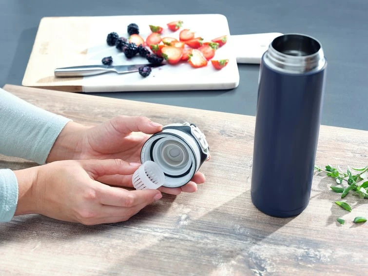 Termovka za potovanje 600 ml, črno/modra Leifheit 3275